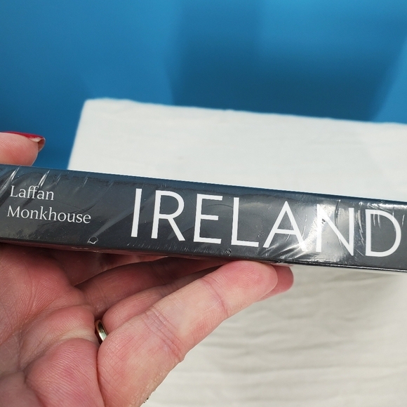 "Ireland: Crossroads of Art and Design, 1690-1840" brand new book sealed - Picture 4 of 8